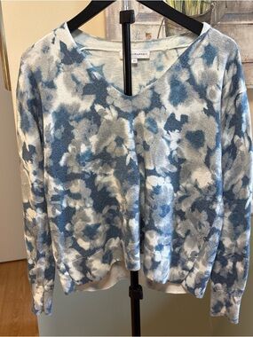 White + Warren Blue and White Floral V-Neck Top